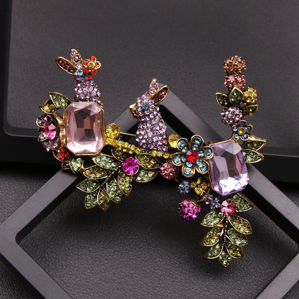 Lovely Rabbit Brooch - Picture 3 of 3